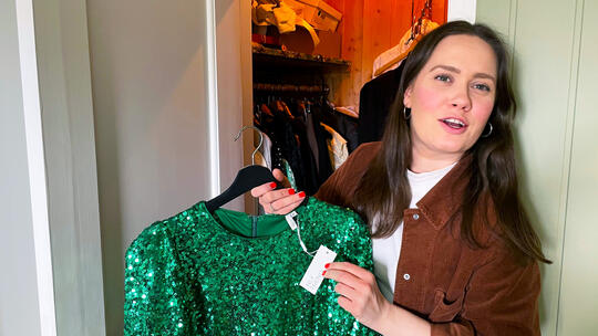 Elise Westhagen Fangberget på jakt etter klær til klesbyttemarkedet